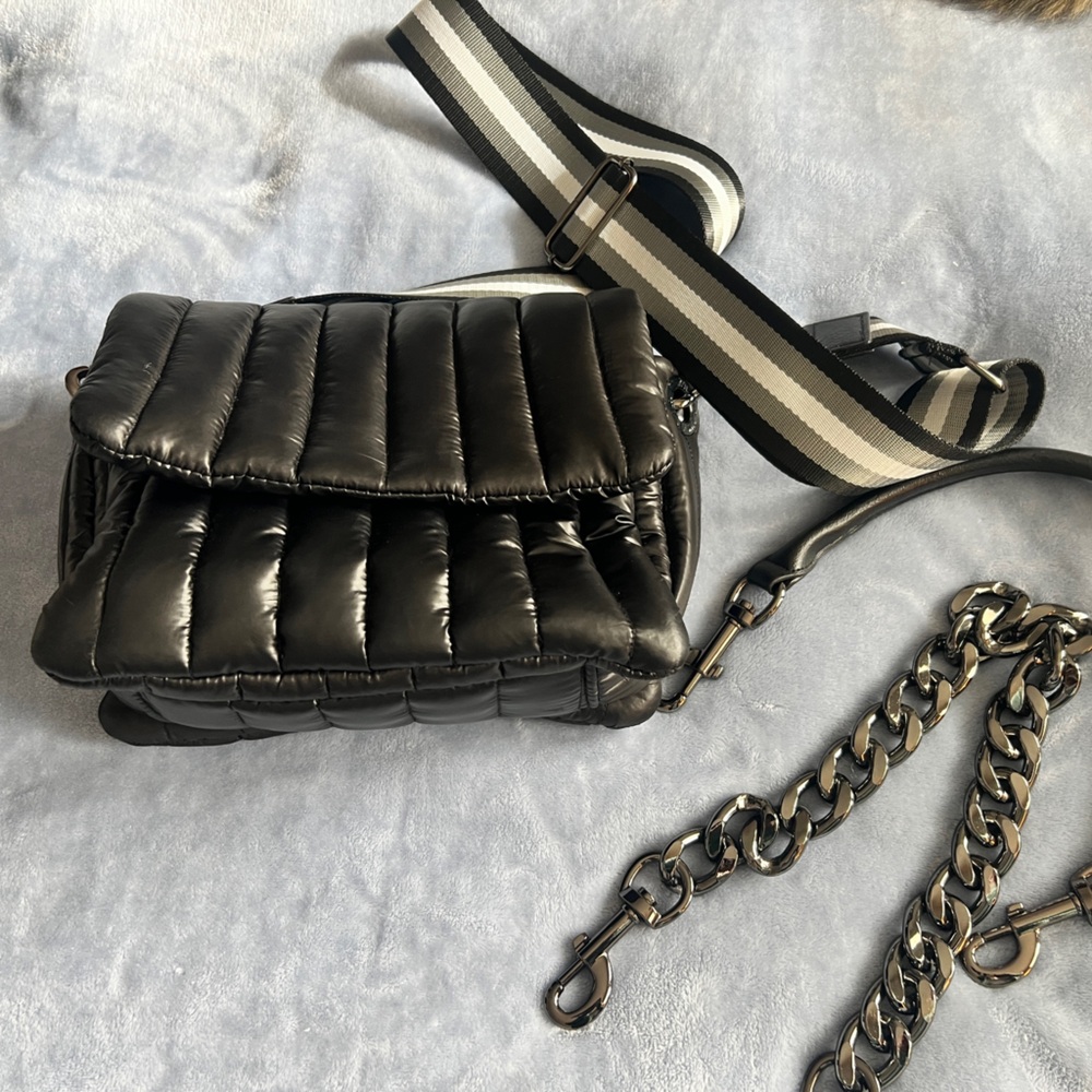 Original Think Royln. Like New!! Black with different straps.